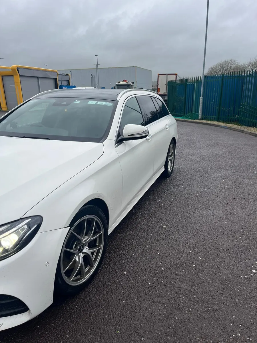 Mercedes E220 AMG - Image 4