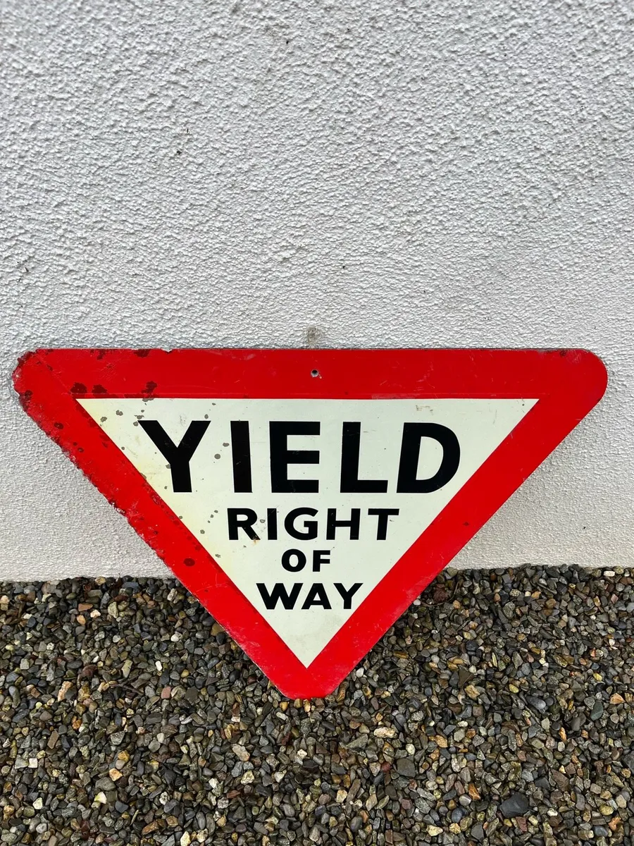 Yield Right Of Way - Image 1