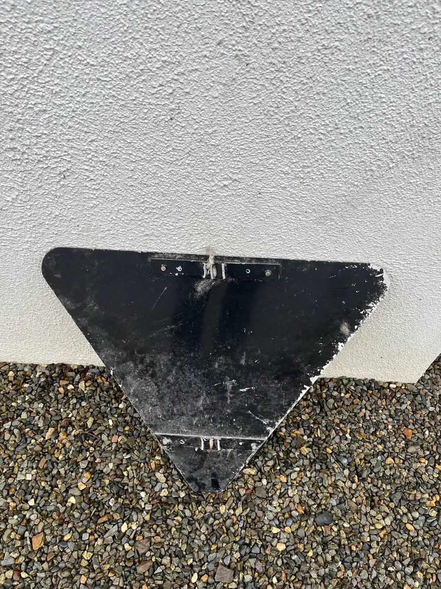 Yield Right Of Way - Image 2