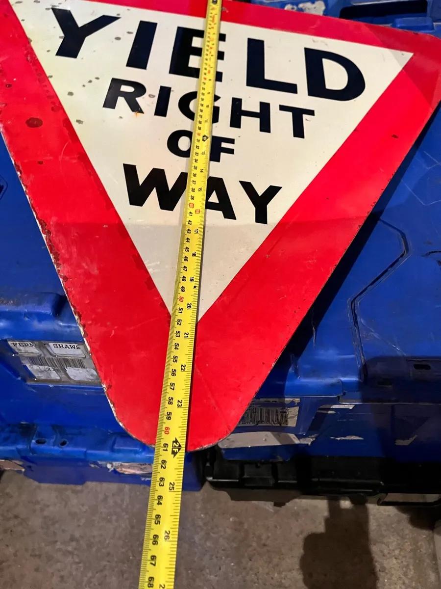 Yield Right Of Way - Image 3