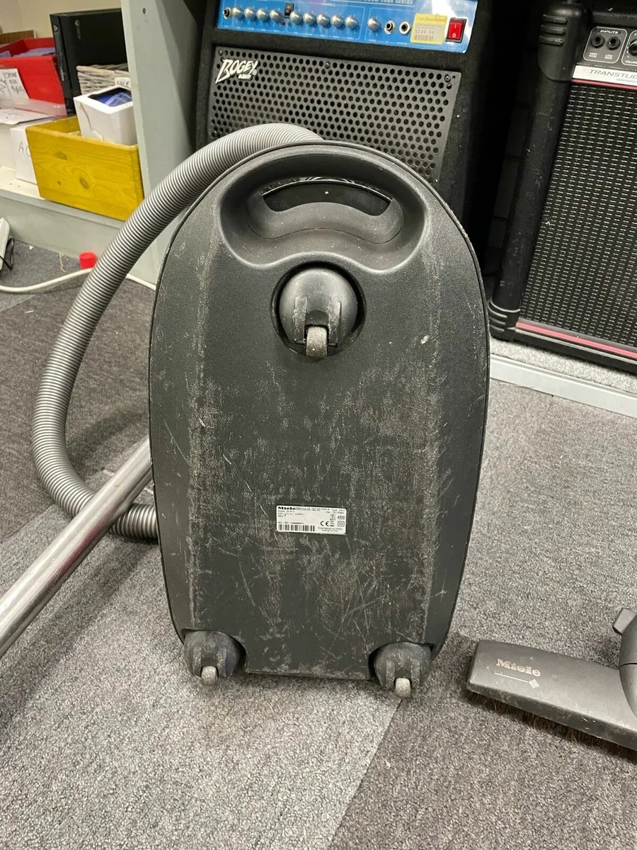 Miele vacuum cleaner - Image 4