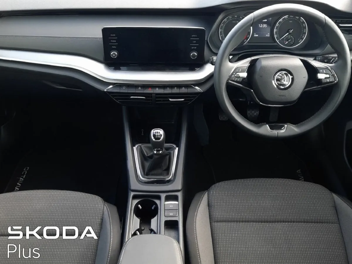 Skoda Octavia ** AMBITION MODEL** 2.0TDI 115BHP - Image 2