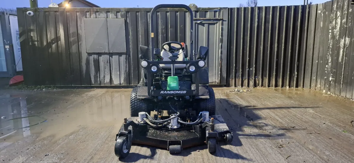 Ransomes HR300 Ride-On Mower - Image 2