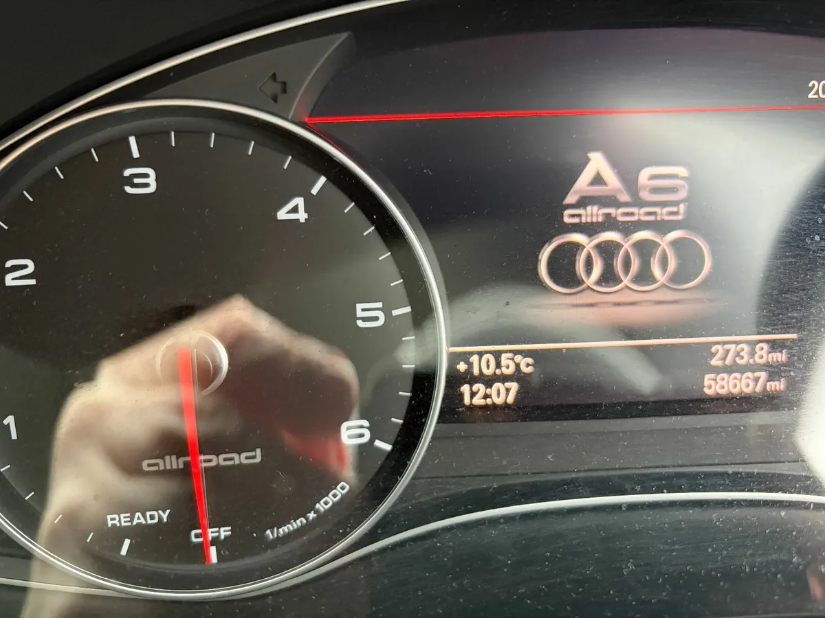 Audi A6 2015 - Image 2