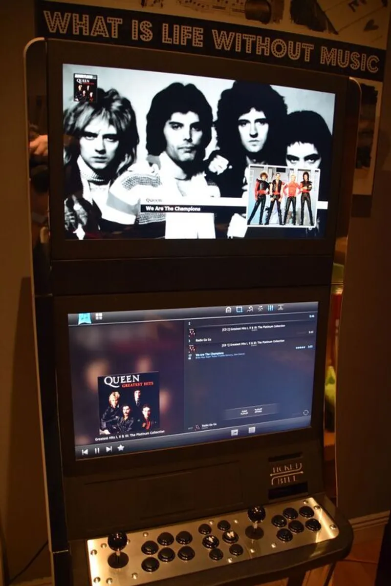 Retrocab arcade/Touchscreen Video Jukebox/VPinball cab - Image 4