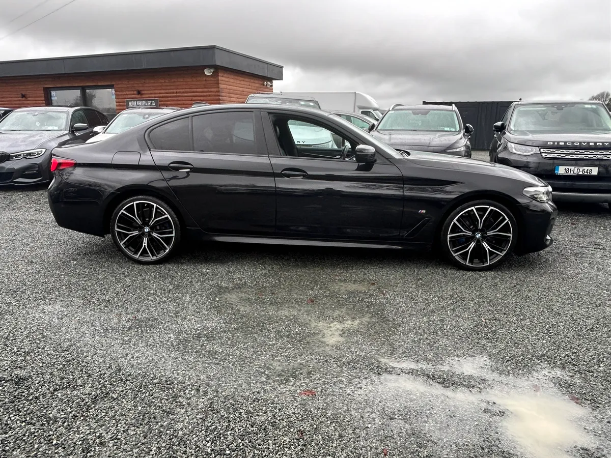 211 BMW 530E M SPORT LCI IN SAPPHIRE BLACK - Image 3