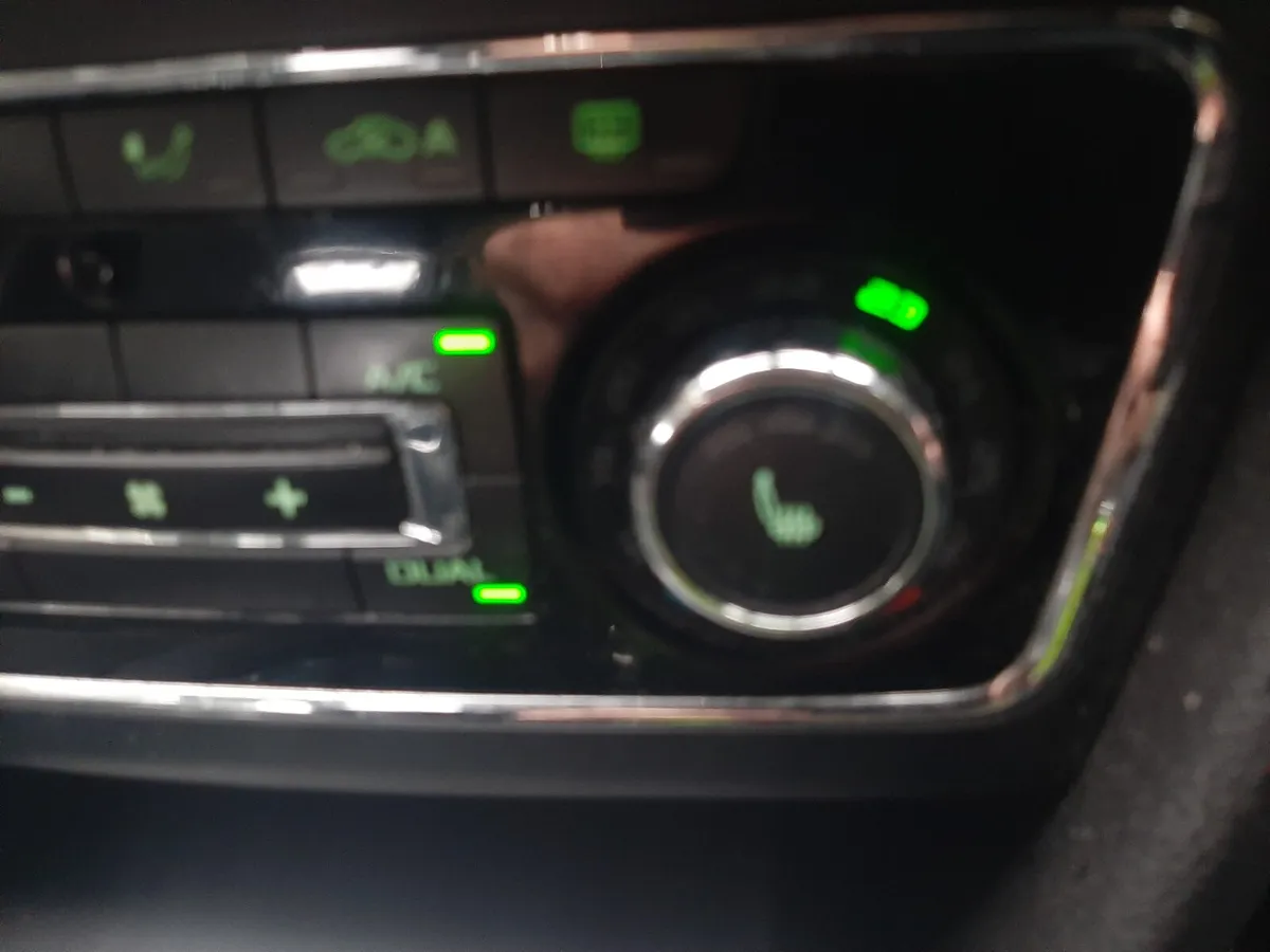 SKODA SUPERB AMBITION 2.0 TDI AUTOMATIC 2014 - Image 2