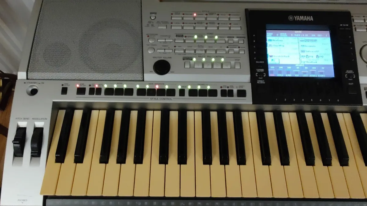 Yamaha PSR-3000 keyboard workstation - Image 2
