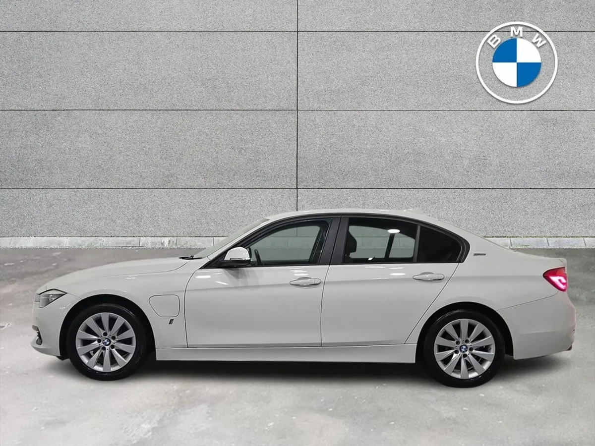 BMW 3-Series 330e SE - Image 4