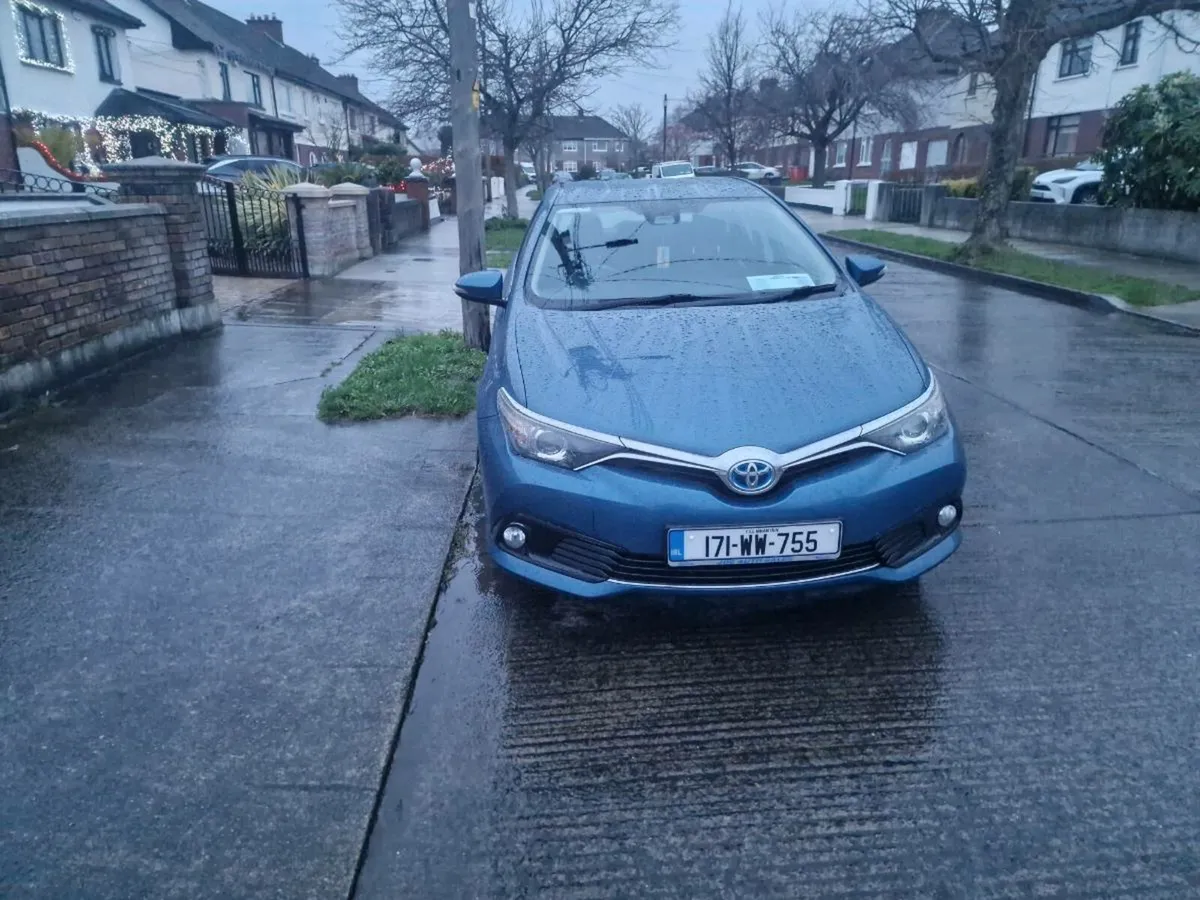 Toyota Auris 2017 - Image 2