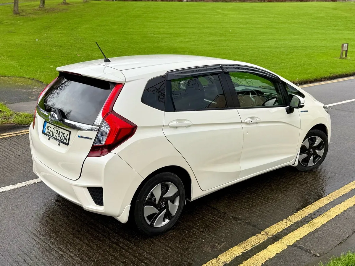 2015 Honda Fit Automatic Hybrid 100 000km - Image 2