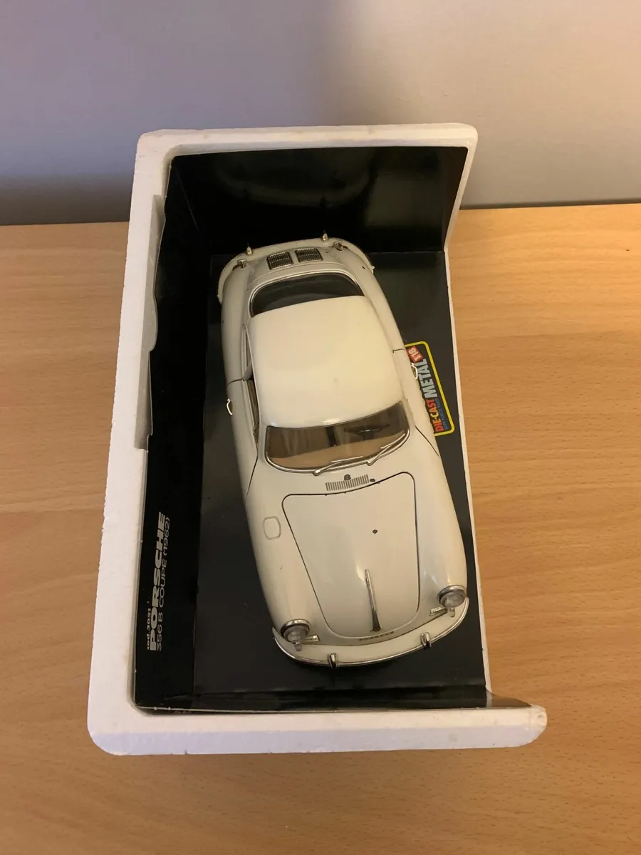 1962 Porsche 356 B Coupe 1/18 Burago Model Car - Image 3