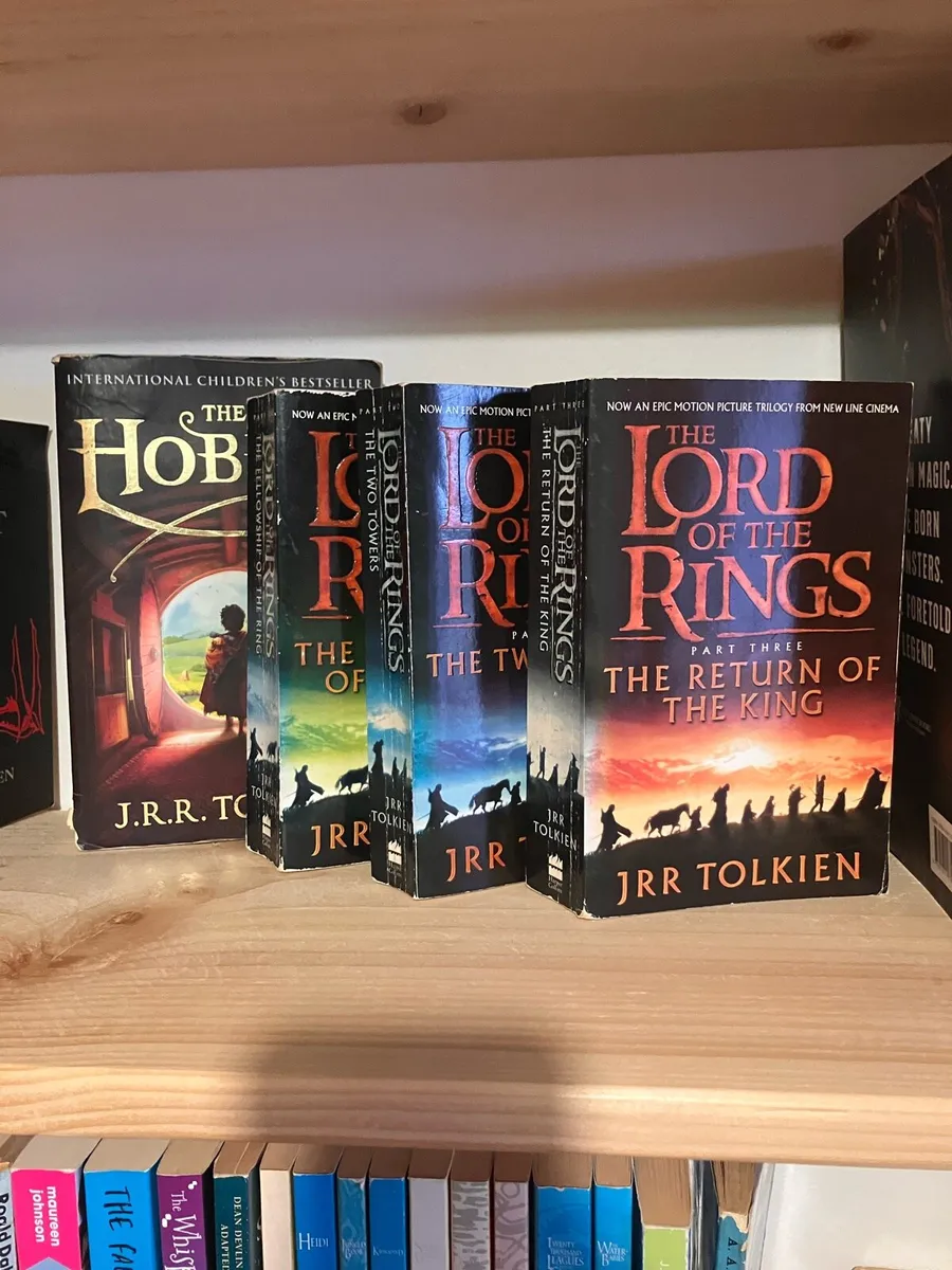 Lord of the rings books and hobbit books - Image 1