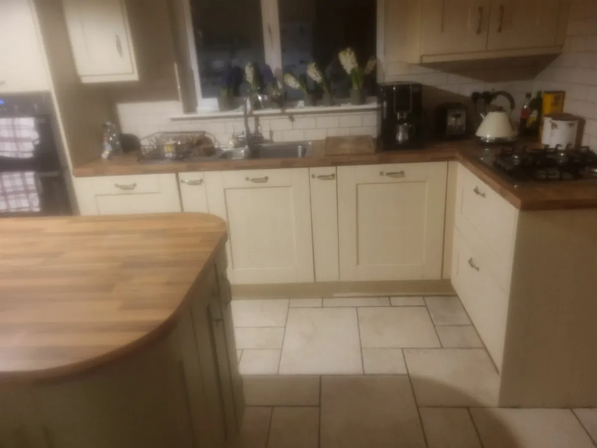 Shaker style kitchen  as new - Image 1