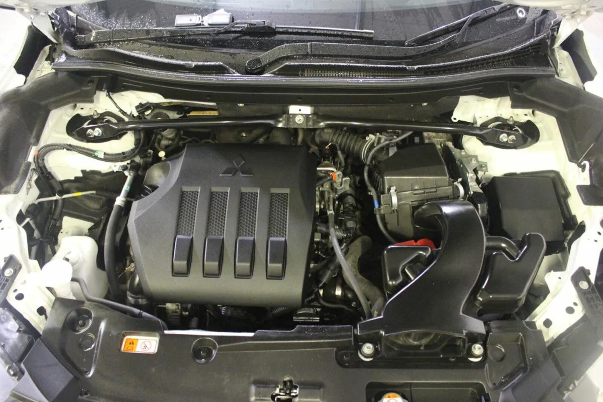 Mitsubishi Eclipse Cross 1.5 Petrol 6MT Intense 2W - Image 4