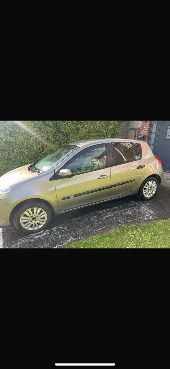 Renault Clio 2011 - Image 2