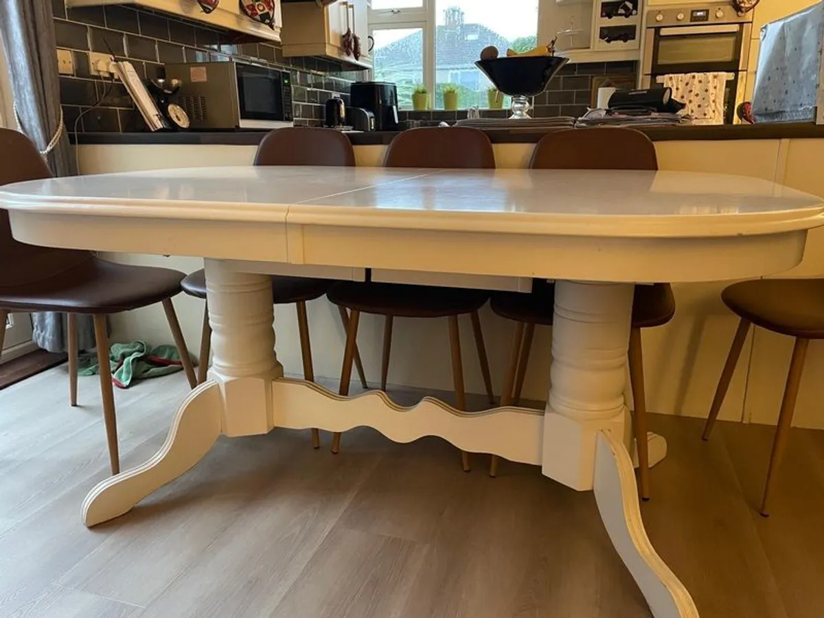 Solid pine extendable table - seats up to 12 - Image 2