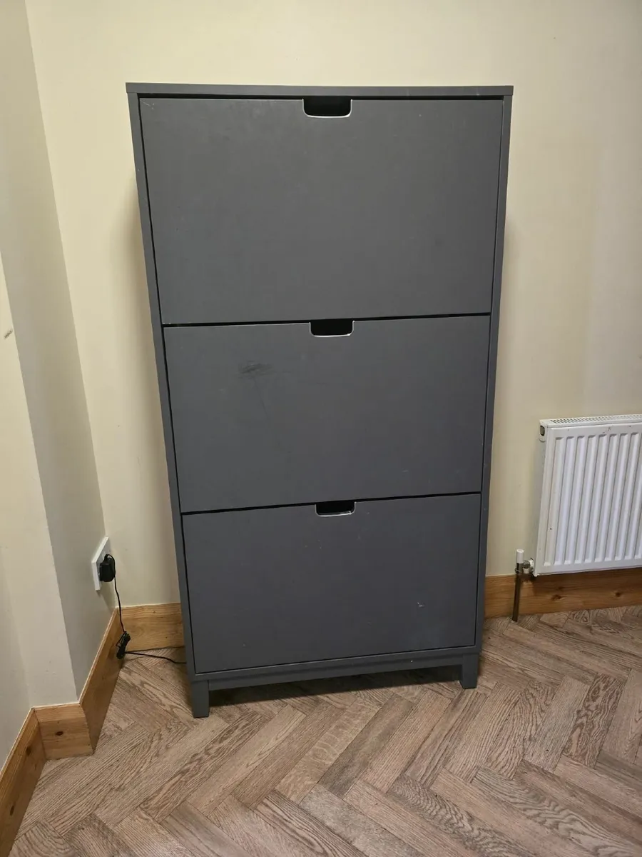 Shoes cabinet with 3 compartments - Image 1