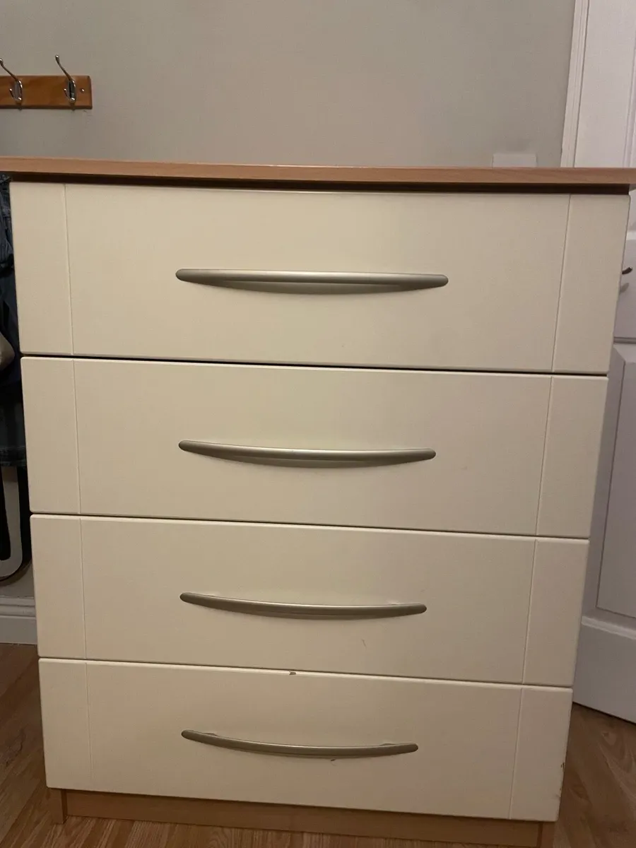 Bedroom chest of drawers - Image 1