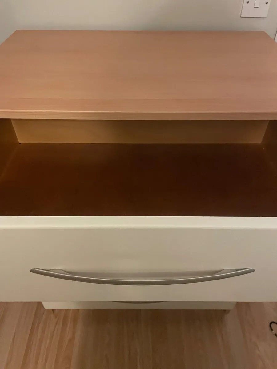 Bedroom chest of drawers - Image 2