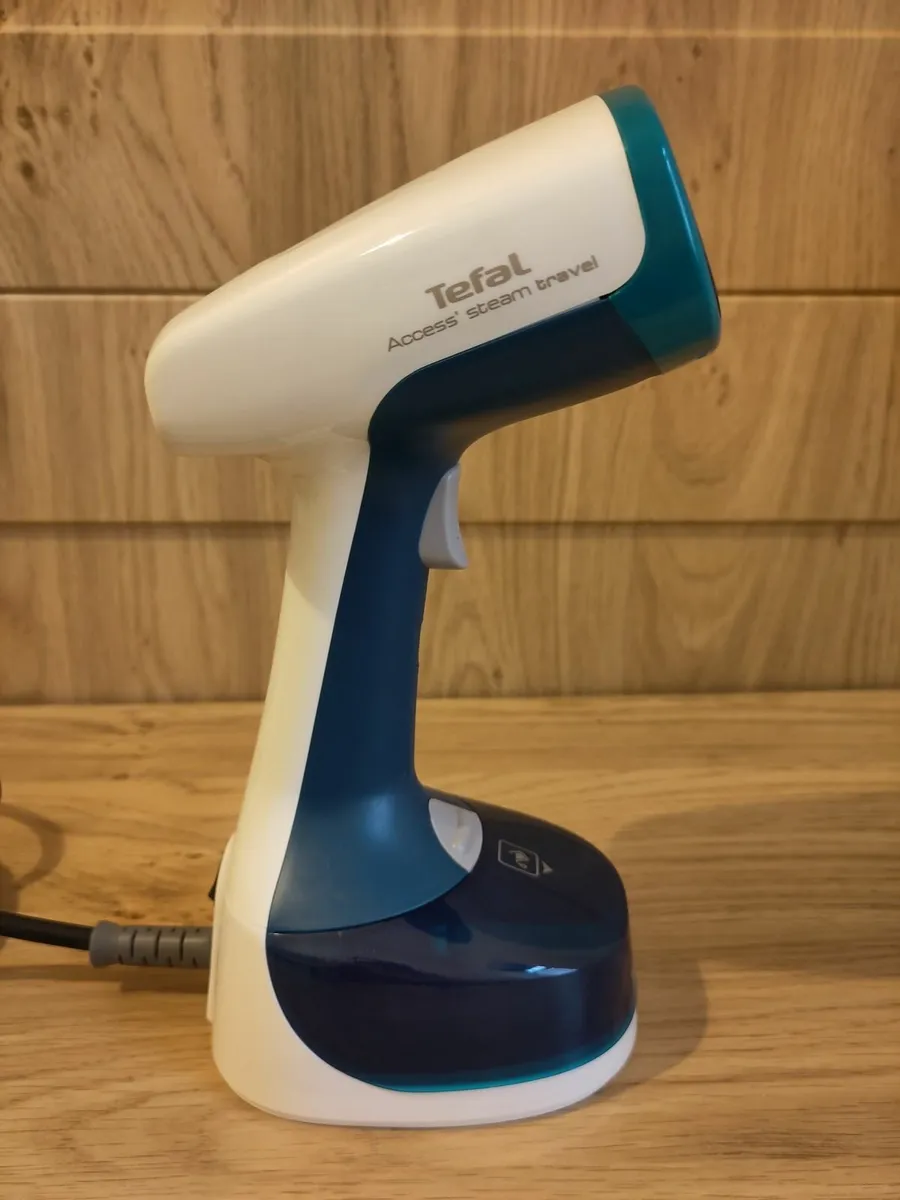 Garment steamer - Image 1