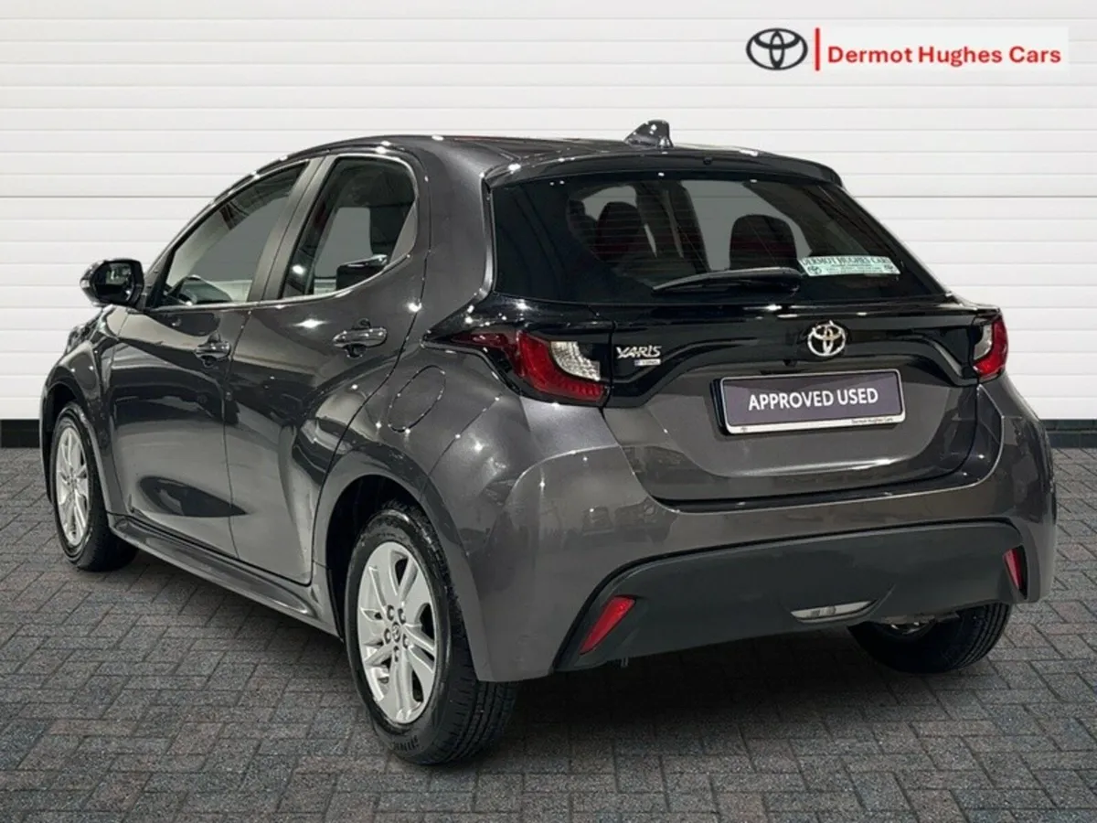 Toyota Yaris 1.0 LUNA - Image 2