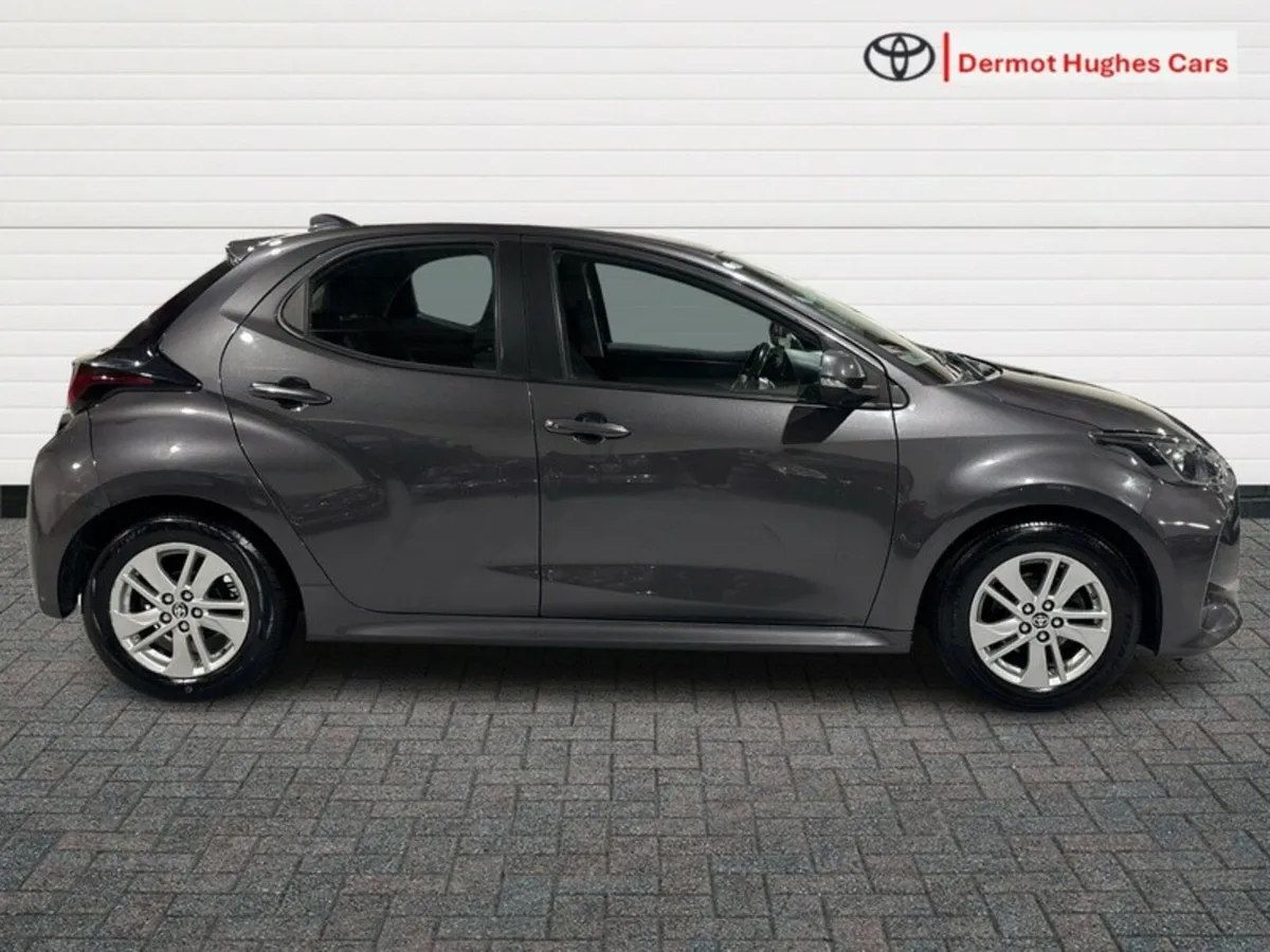 Toyota Yaris 1.0 LUNA - Image 3