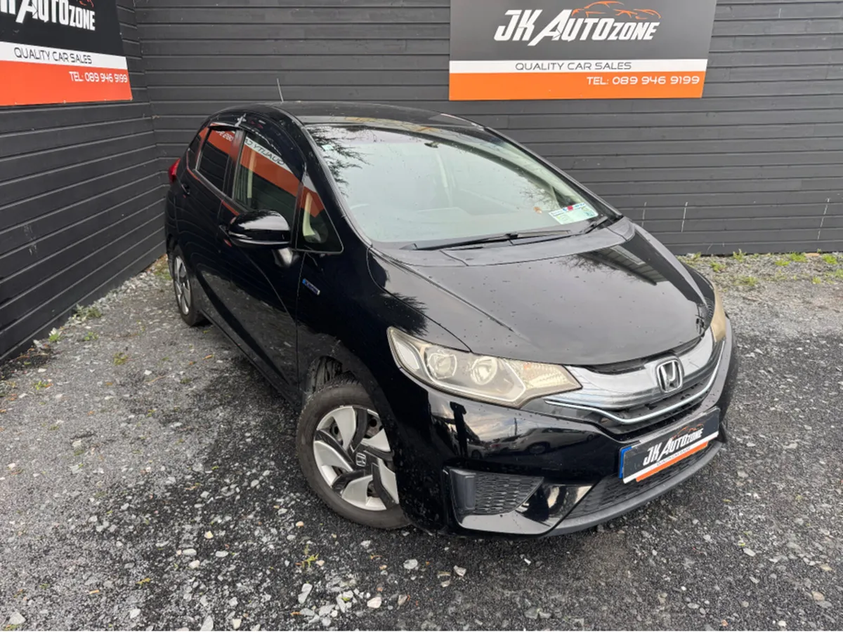 Honda Fit 1.5 HYBRID AUTO - Image 1