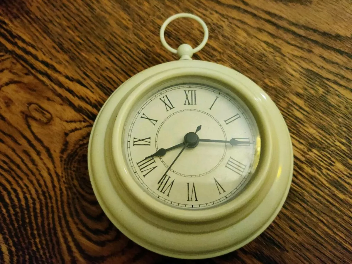 IVORY WHITE SHIP'S IRON, 5"Long Round Wall Clock ! - Image 1