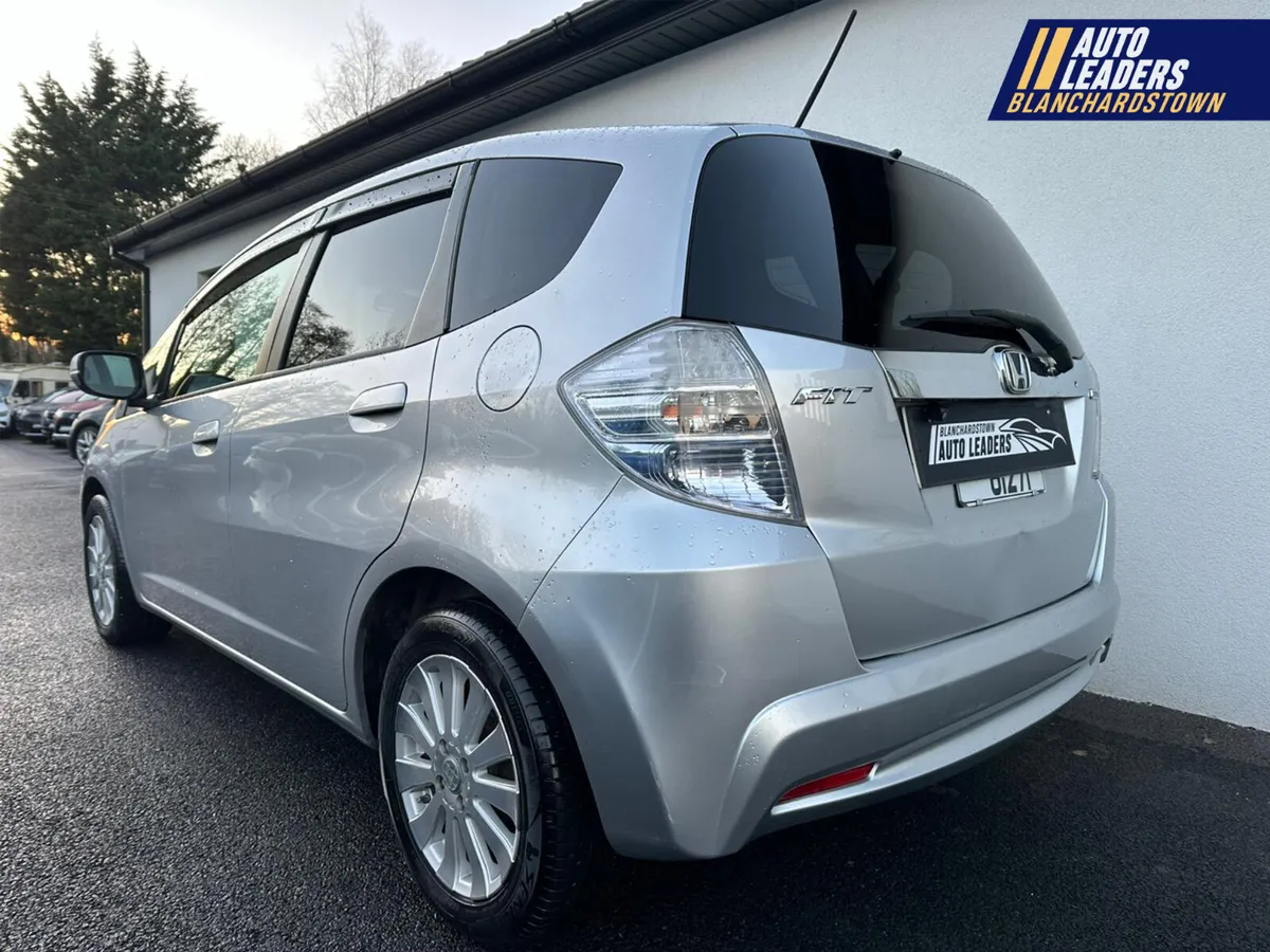 HONDA FIT 1.3 CVT HYBRID 88 BHP AUTO - Image 4
