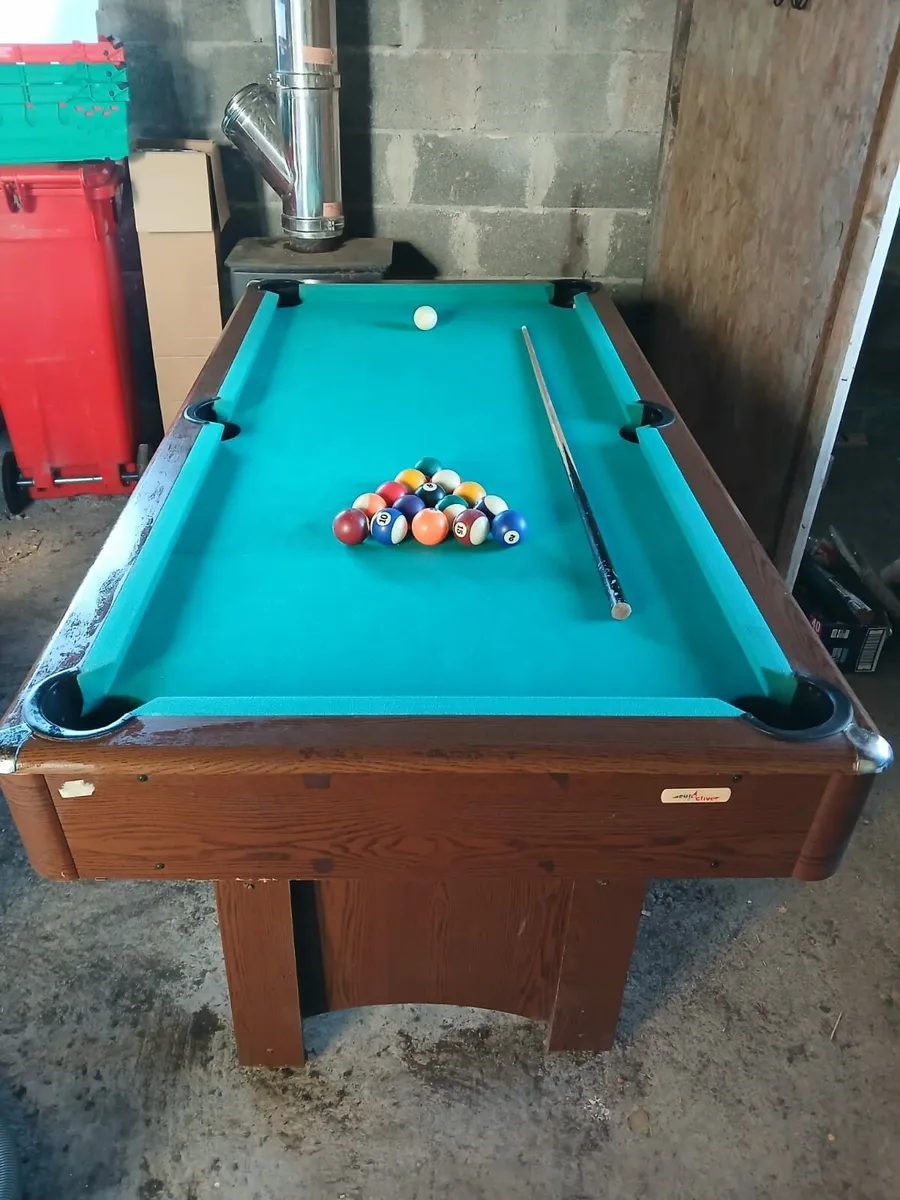 Pool table - Image 1