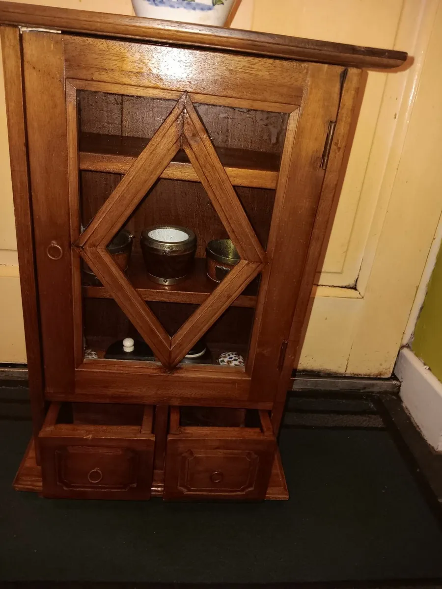 Vintage  small display cabinet - Image 2
