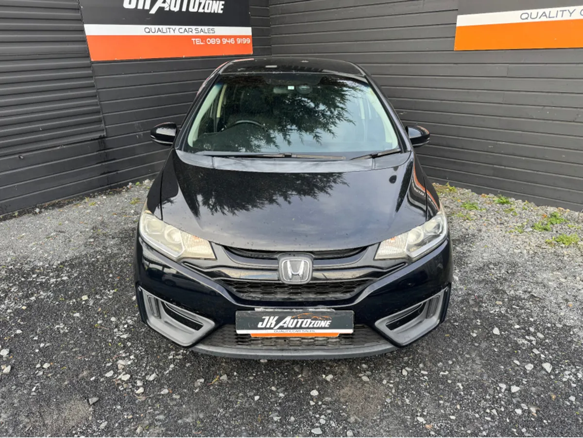 Honda Fit 1.5 HYBRID AUTO - Image 2