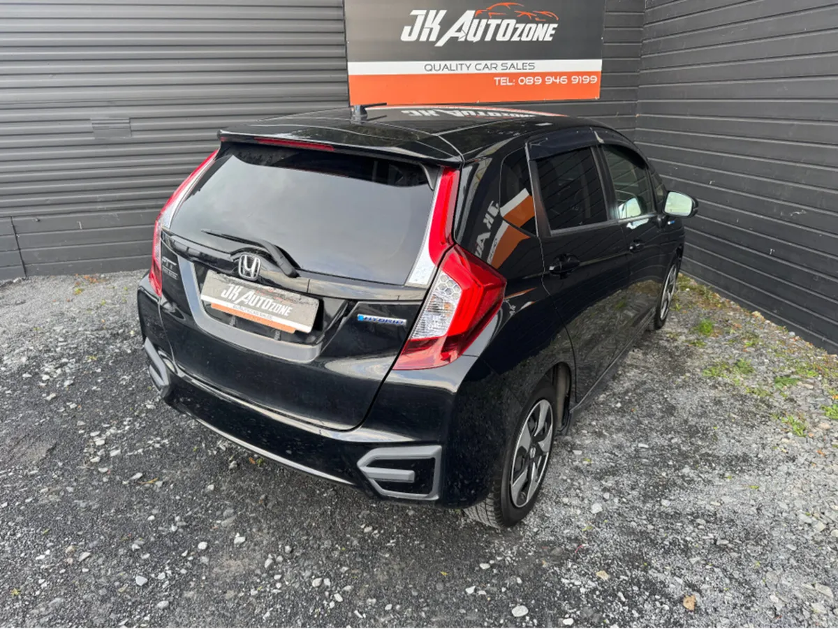 Honda Fit 1.5 HYBRID AUTO - Image 4