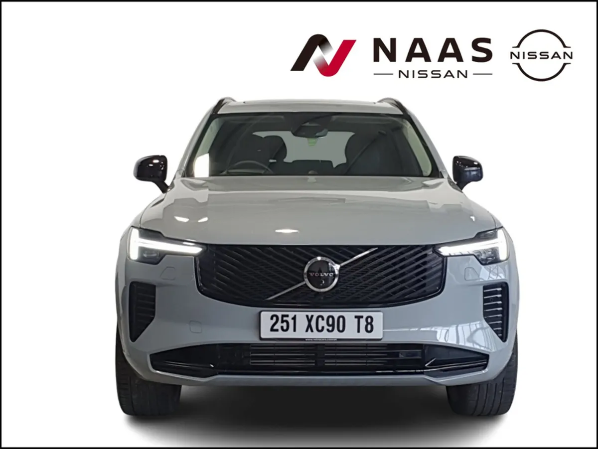 Volvo XC90 ULTRA DARK T8 PHEV AWD - Image 3
