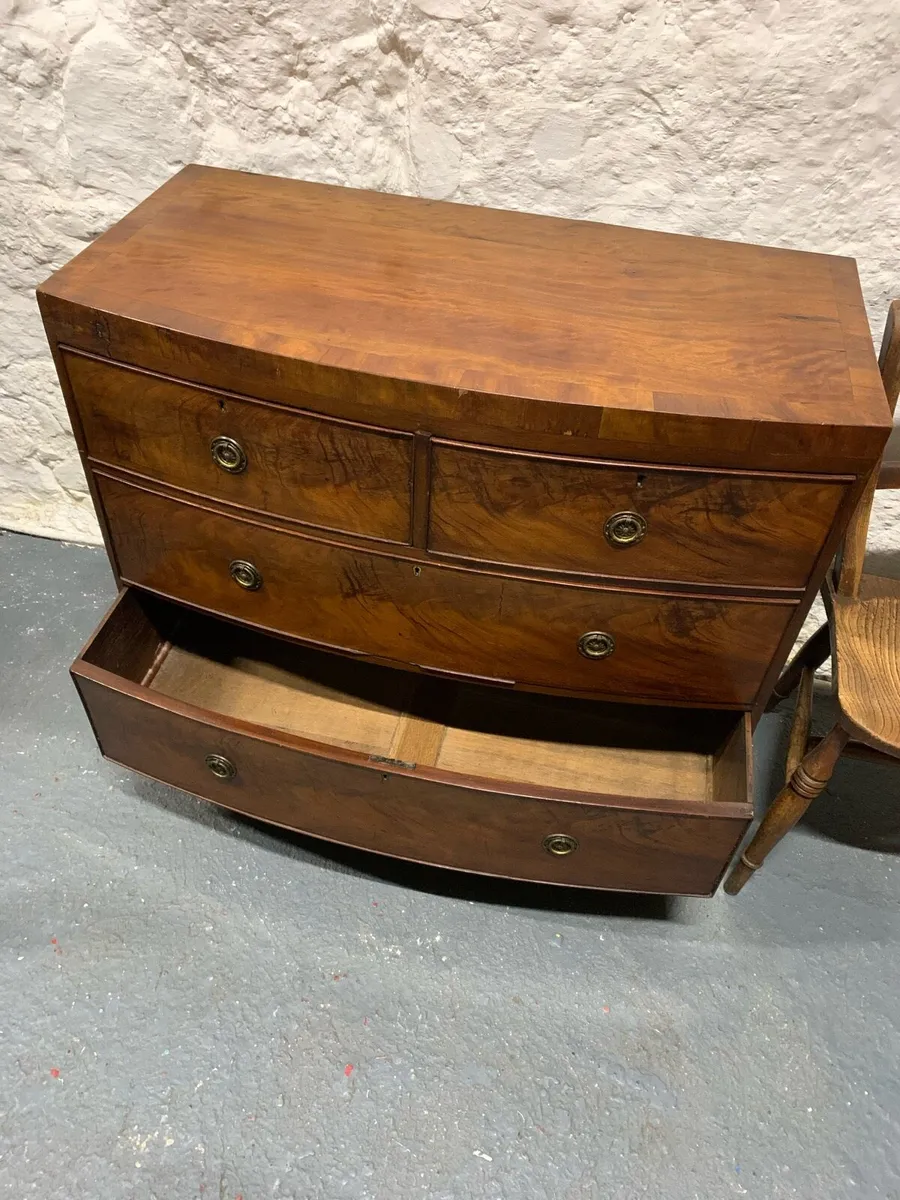 Georgian bow front chest of drawers. - Image 4