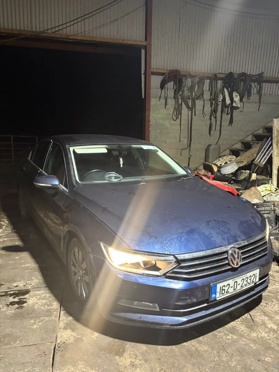 2016 Volkswagen Passat - Image 3
