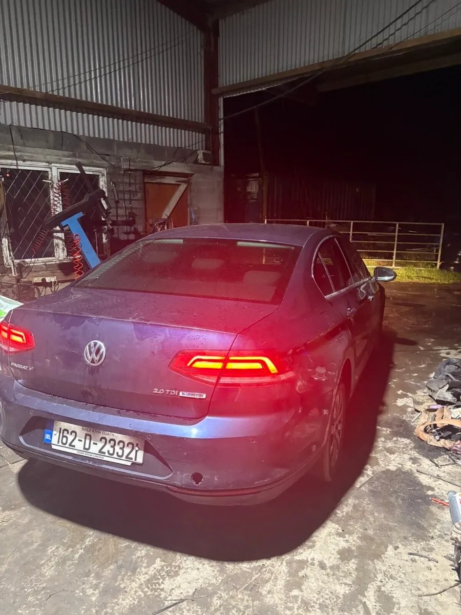 2016 Volkswagen Passat - Image 4