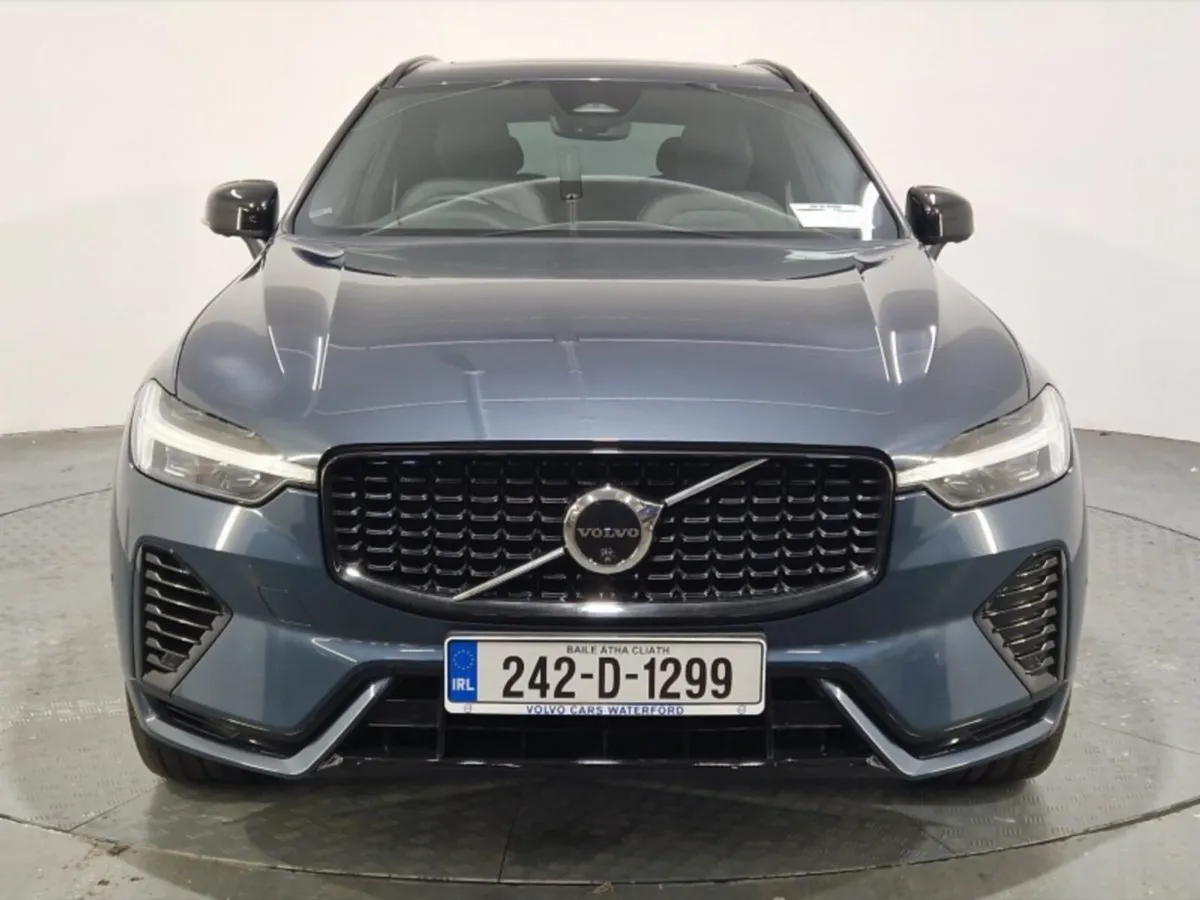 Volvo XC60 T6 PHEV Plus Dark - Image 3