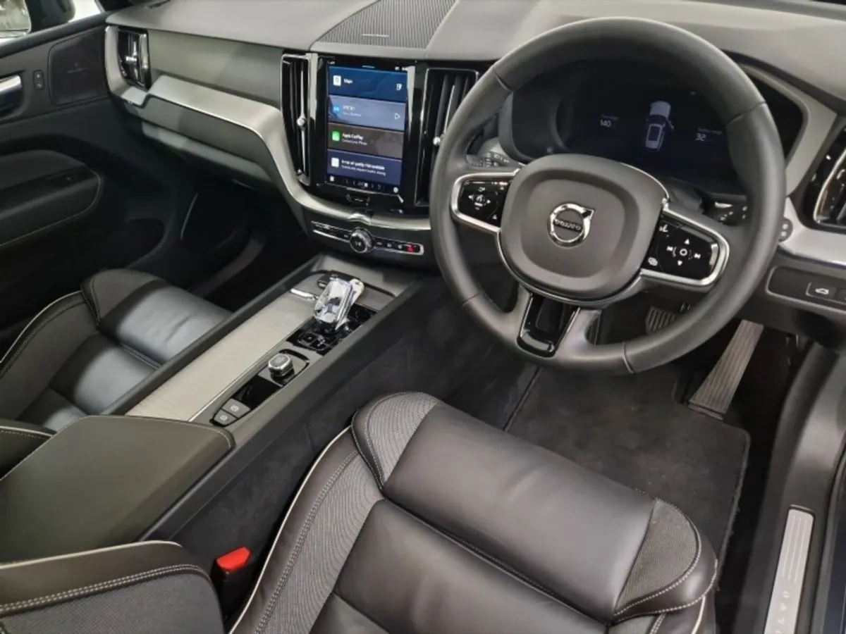 Volvo XC60 T6 PHEV Plus Dark - Image 4