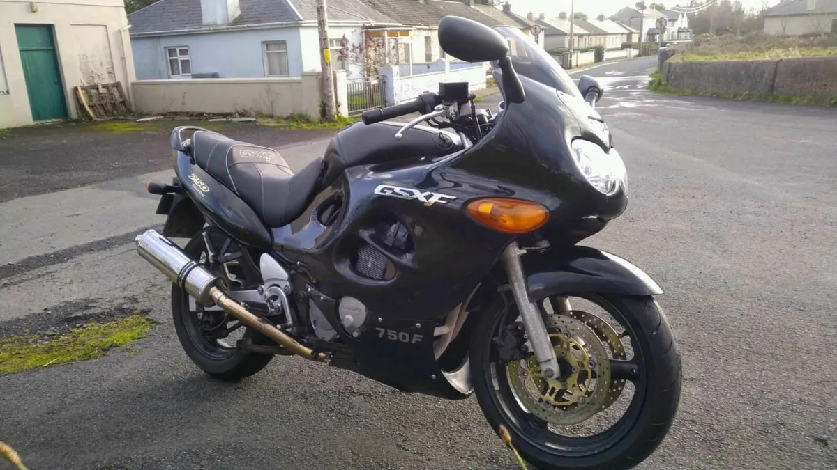 Suzuki GSX750F 2000 - Image 1
