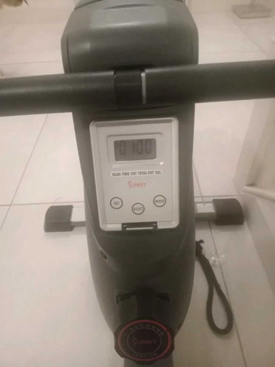 Rowing machine - Image 1