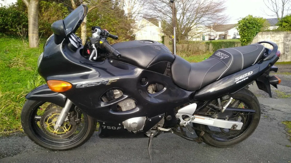 Suzuki GSX750F 2000 - Image 4