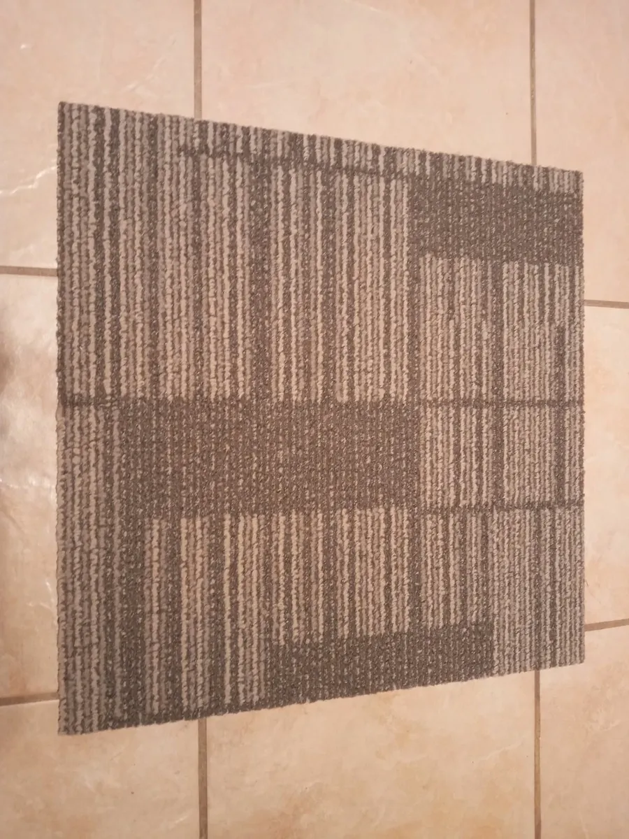 Lot of 350 Carpet Tiles for Sale - Image 3