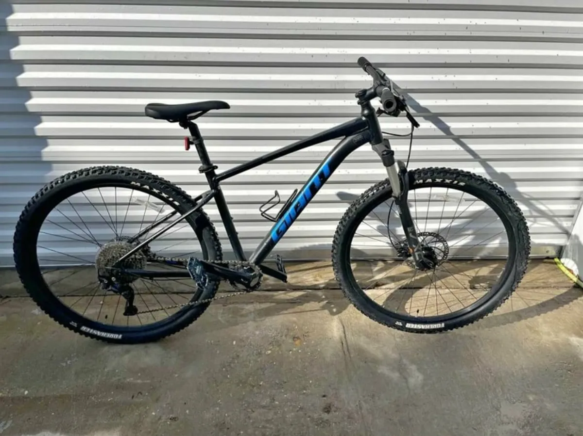 GIANT TALON MOUNTAIN BIKE