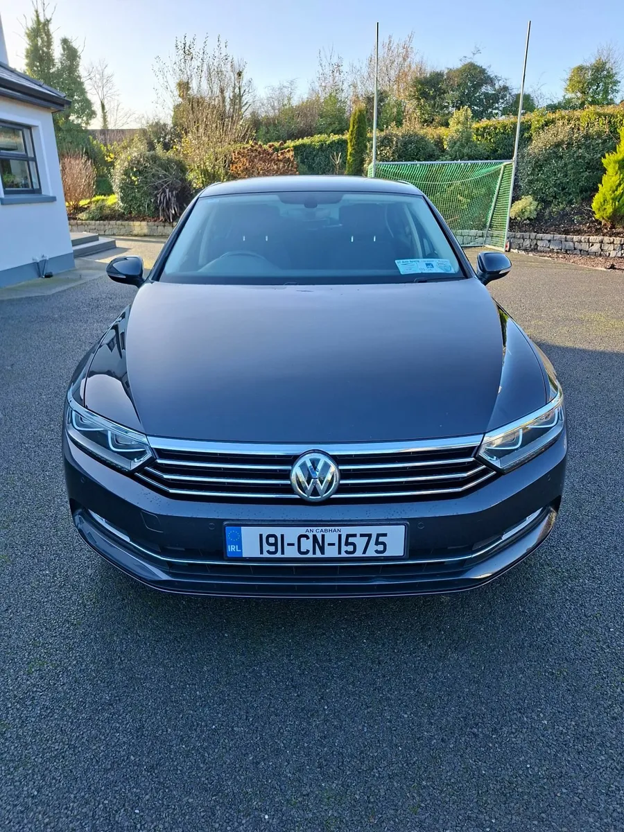 Volkswagen Passat 2019 - Image 2