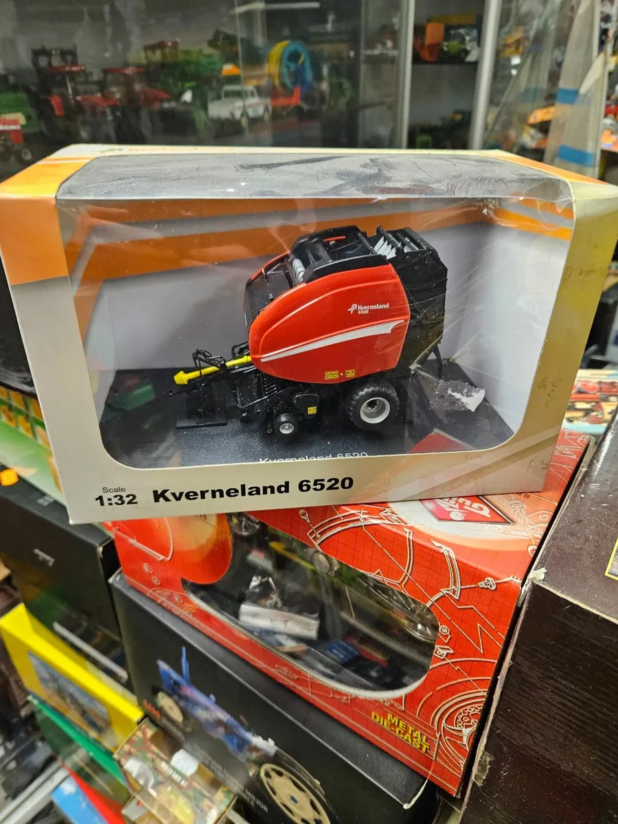 Britain's Universal Hobbies Round Baler - Image 1