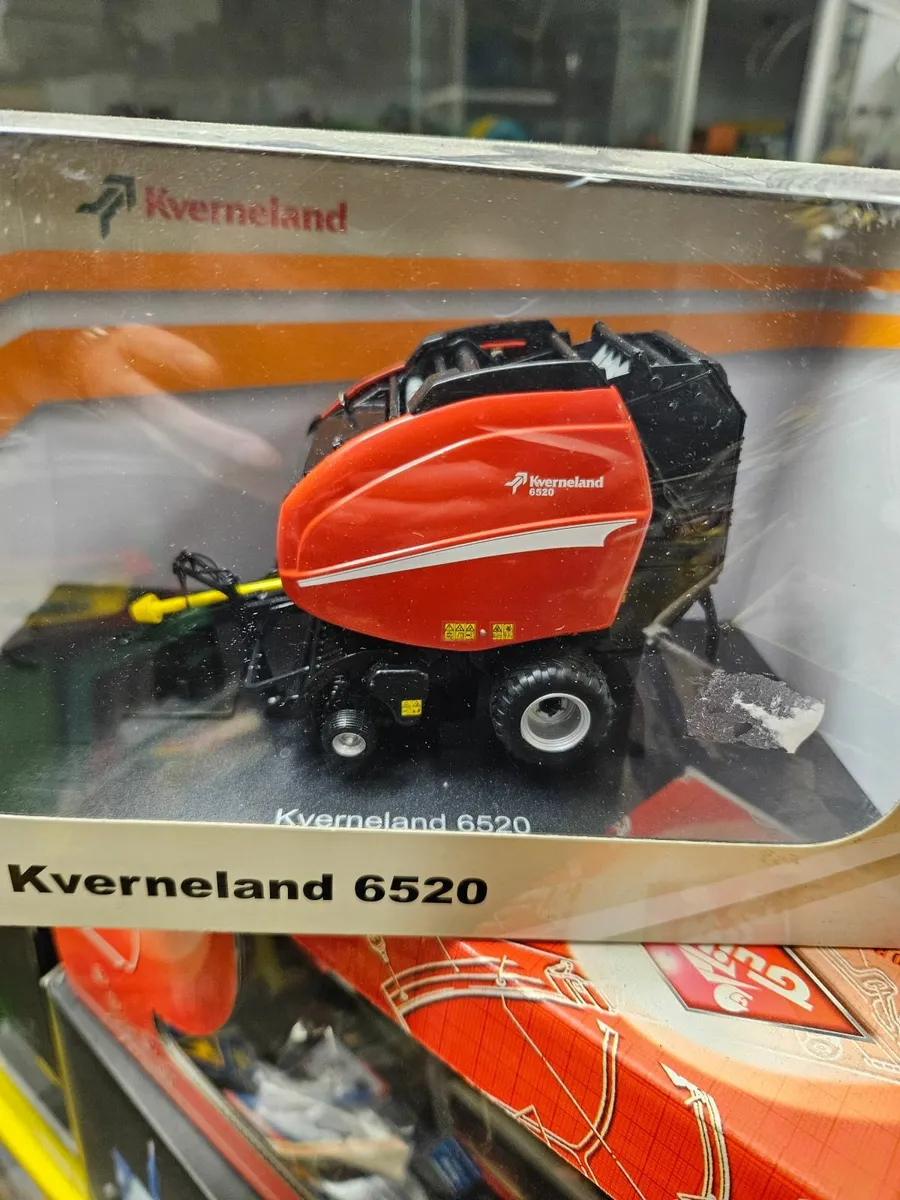 Britain's Universal Hobbies Round Baler - Image 2