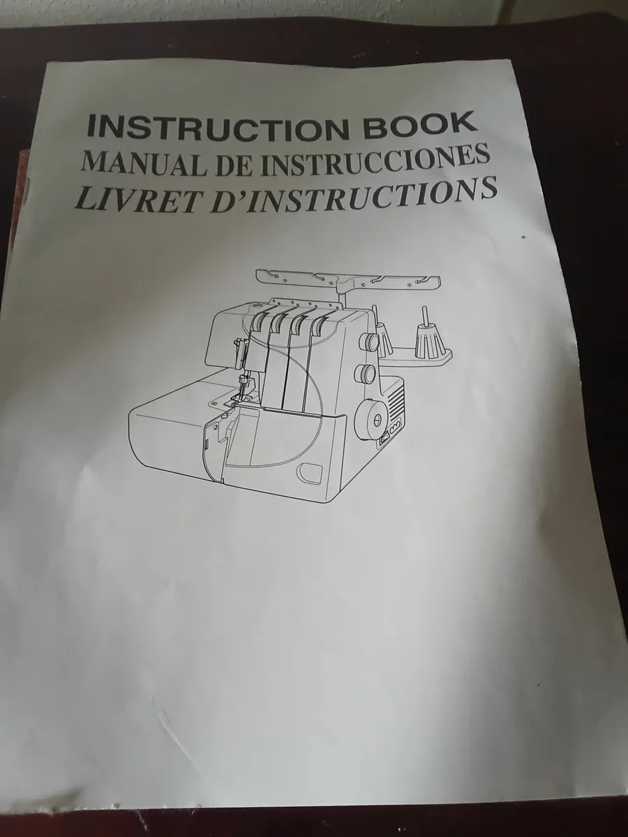 Sewing machine overlocker - Image 1