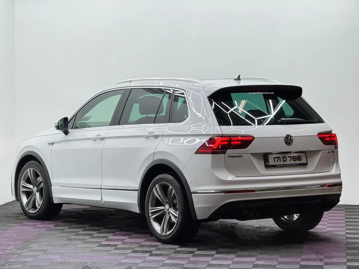 2017 Volkswagen Tiguan R Line, Automatic - Image 4